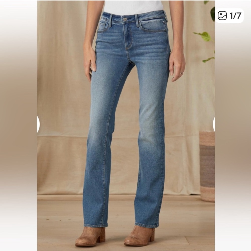 DRIFTWOOD Kelly Boot Cut Jeans in Medium Blue Wash size 26 x 31 Length